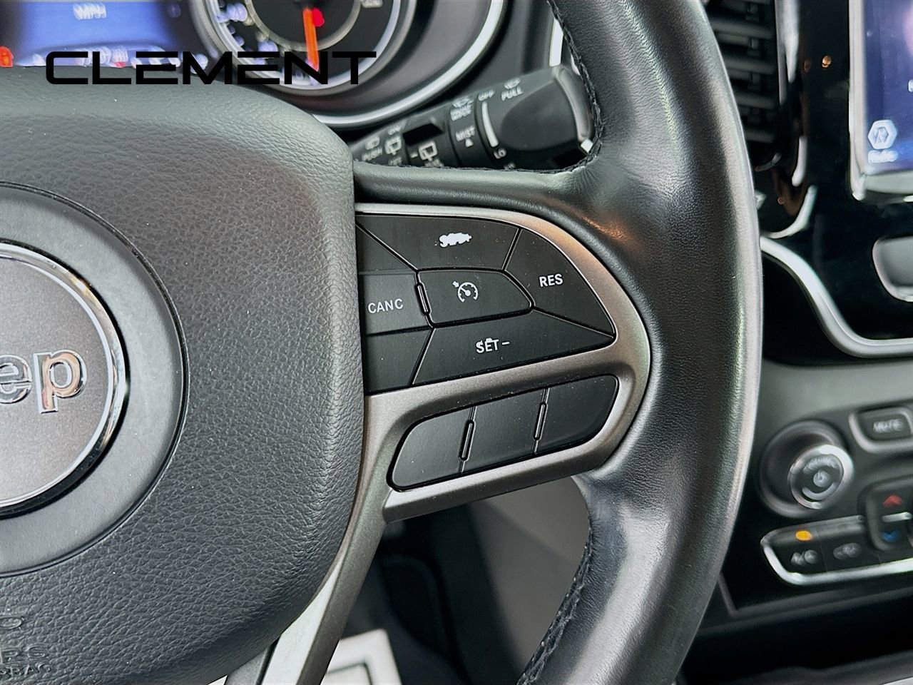 Used 2020 Jeep Cherokee Limited image 17