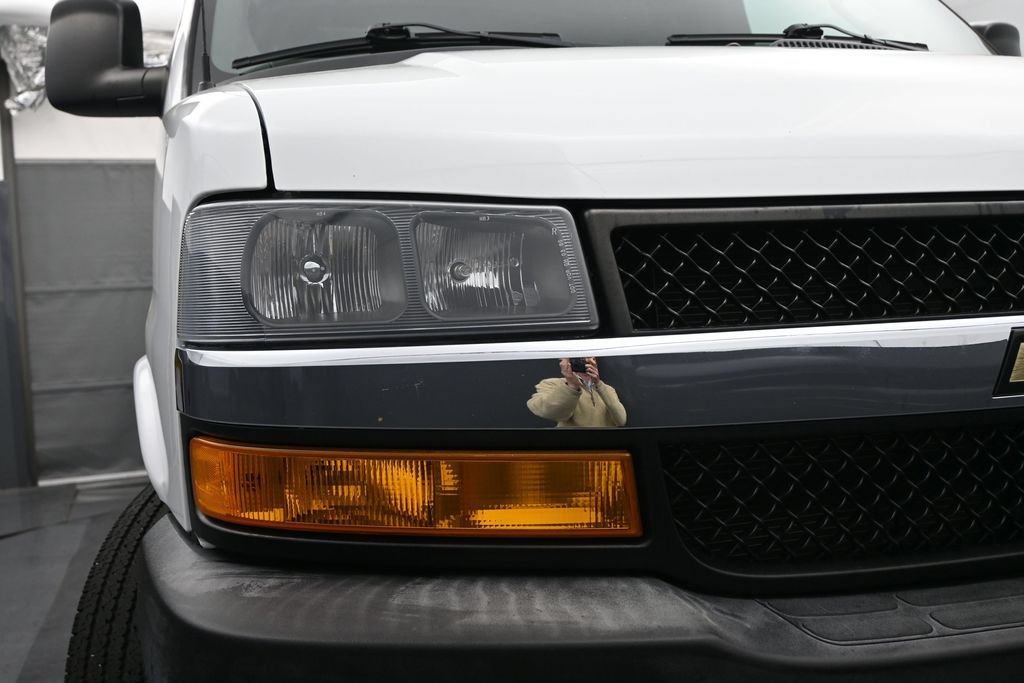 Used 2020 Chevrolet Express 2500 w/ Driver Convenience Package RWD image 3