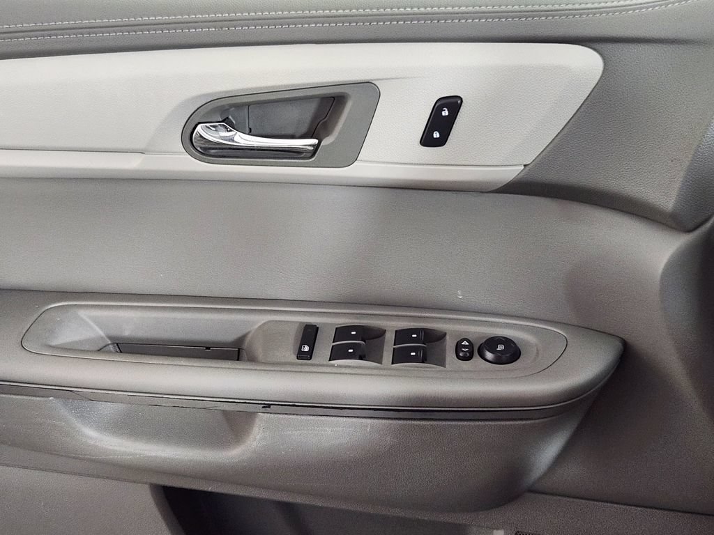 Used 2017 Chevrolet Traverse LS FWD image 15