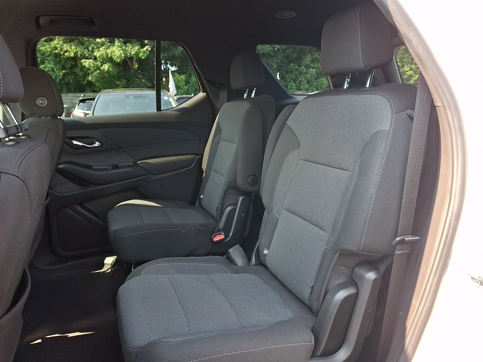 Used 2022 Chevrolet Traverse LT FWD image 9
