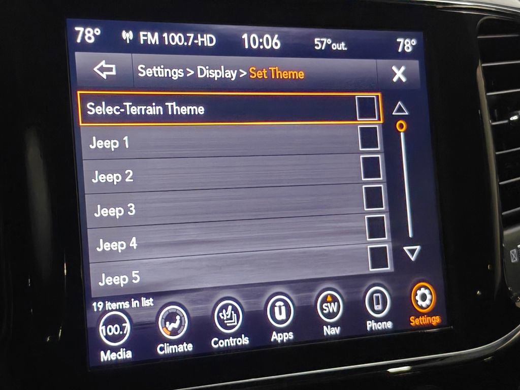 Used 2021 Jeep Grand Cherokee Laredo X image 48