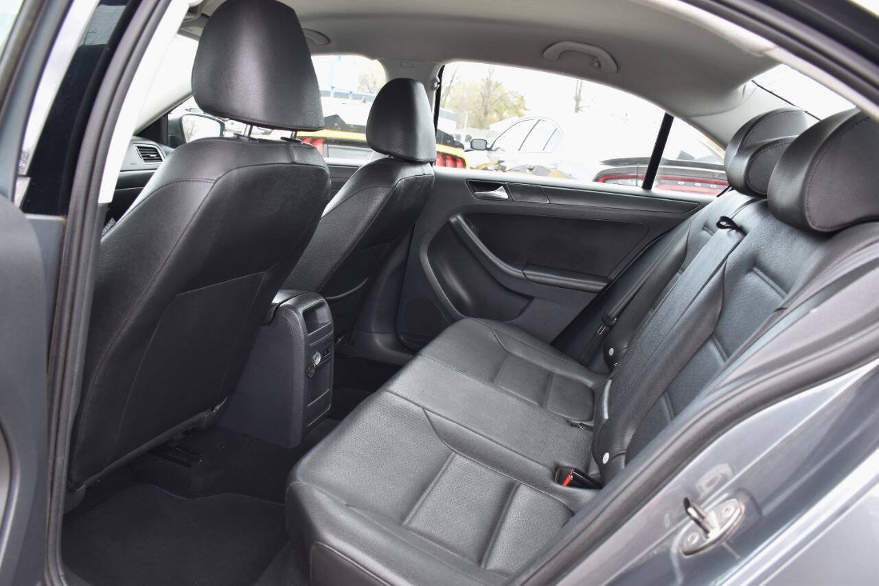 Used 2012 Volkswagen Jetta SE FWD image 13