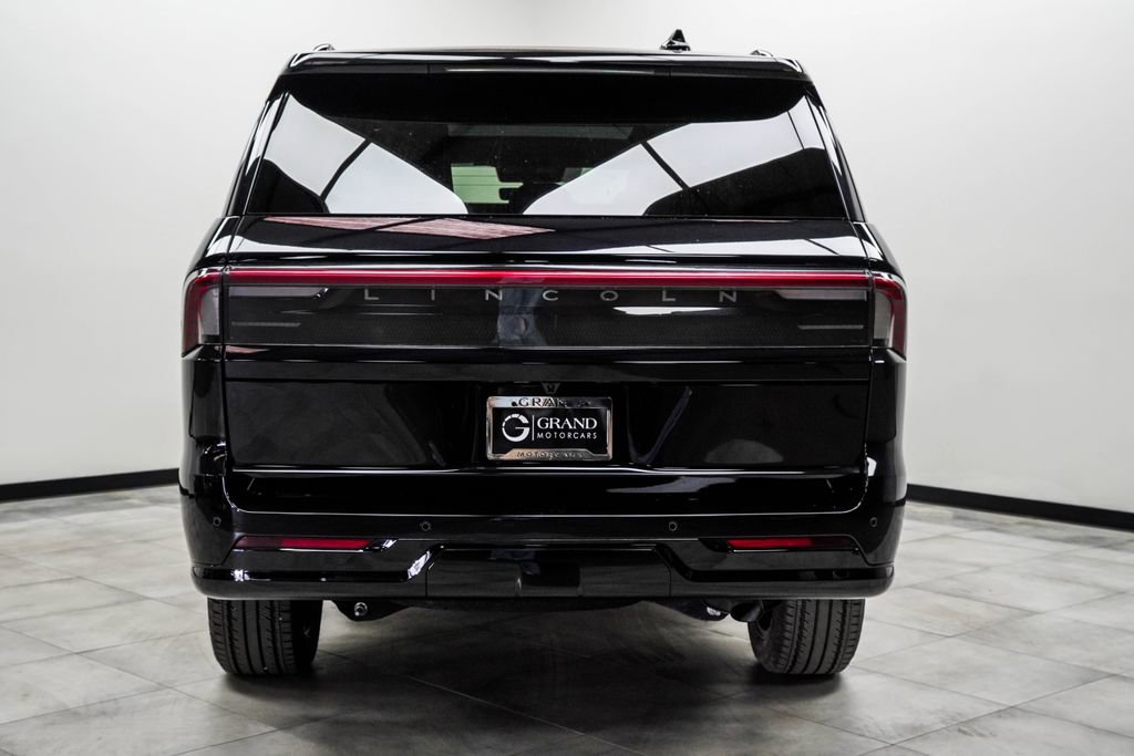 Used 2025 Lincoln Navigator L Reserve w/ Jet Appearance Package AWD/4WD image 9