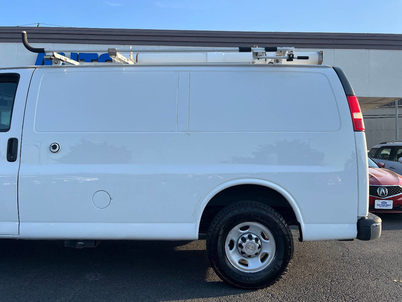 Used 2014 Chevrolet Express 2500 image 39