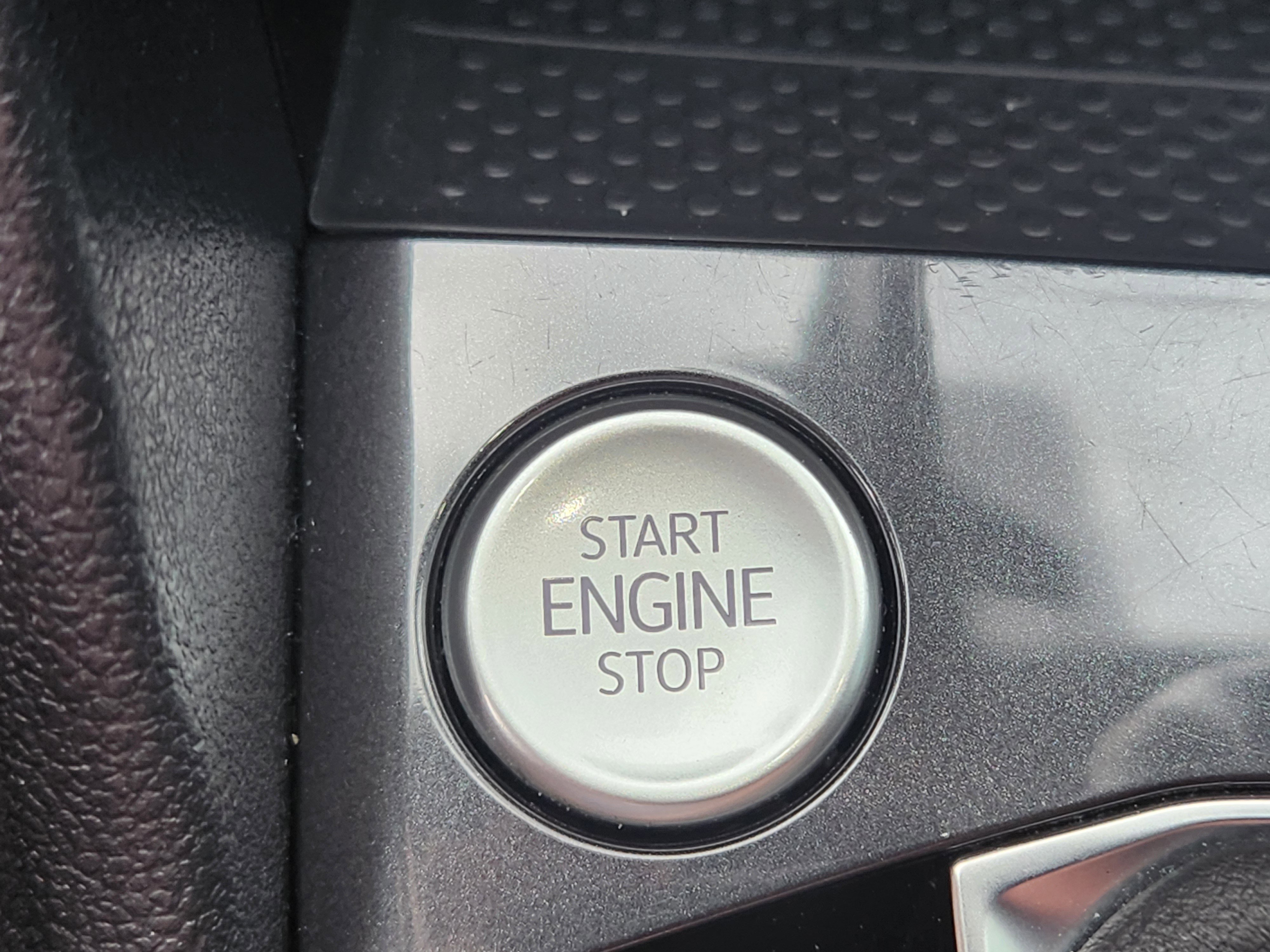 Certified 2022 Volkswagen Tiguan SEL R-Line image 36