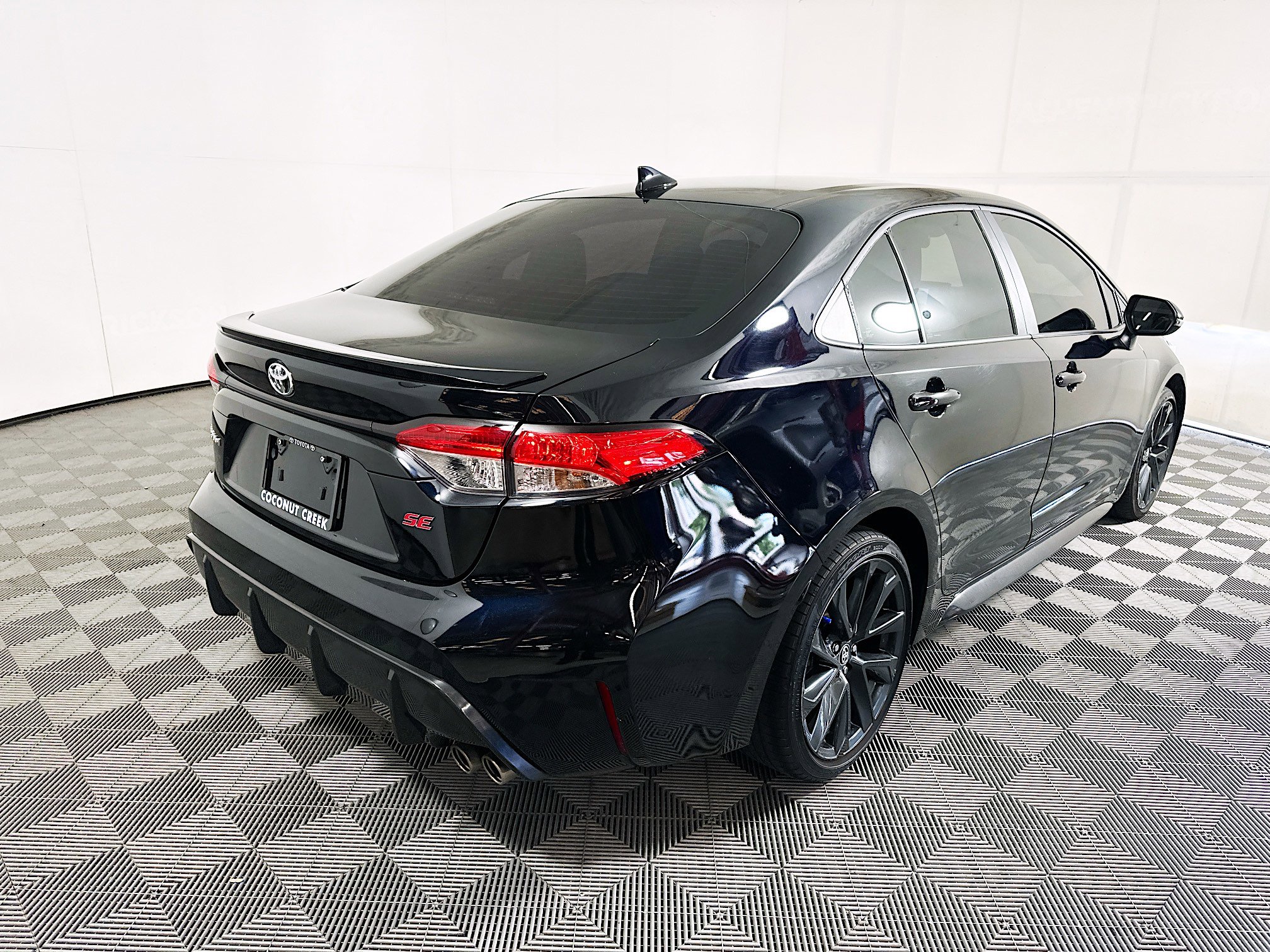 Used 2024 Toyota Corolla SE FWD image 3