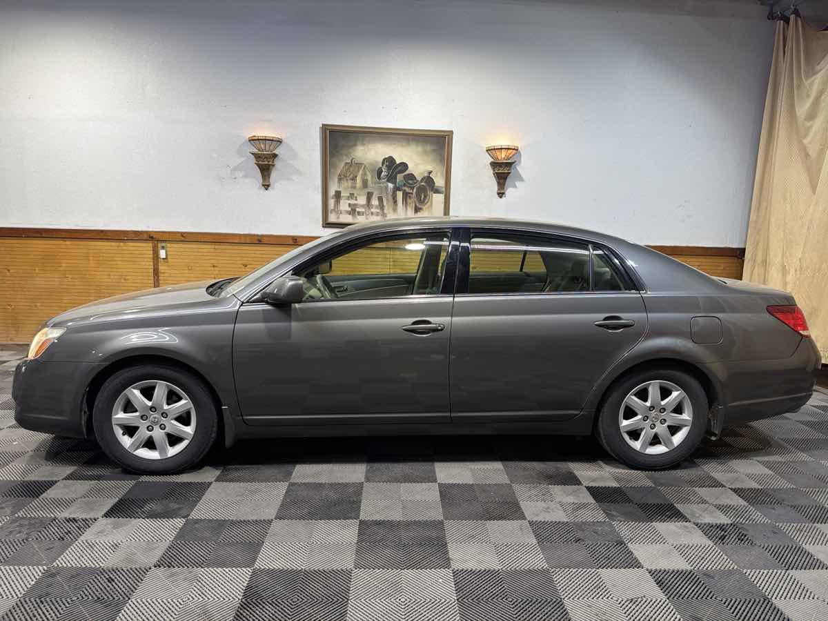 Used 2006 Toyota Avalon XL FWD image 2