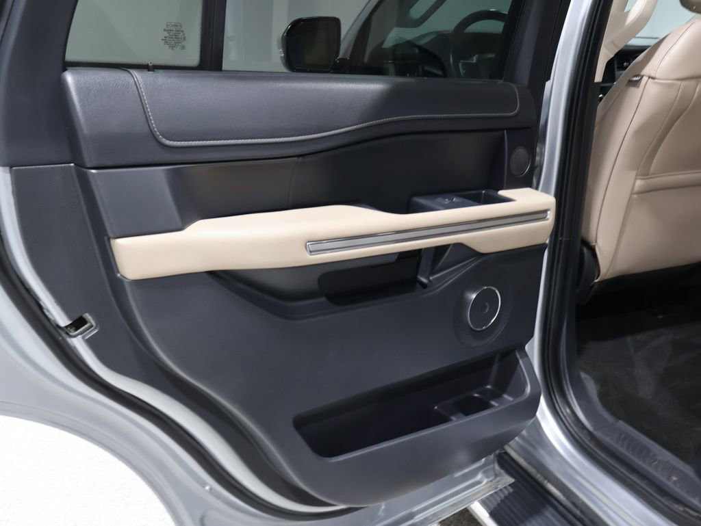 Used 2023 Ford Expedition Limited image 18