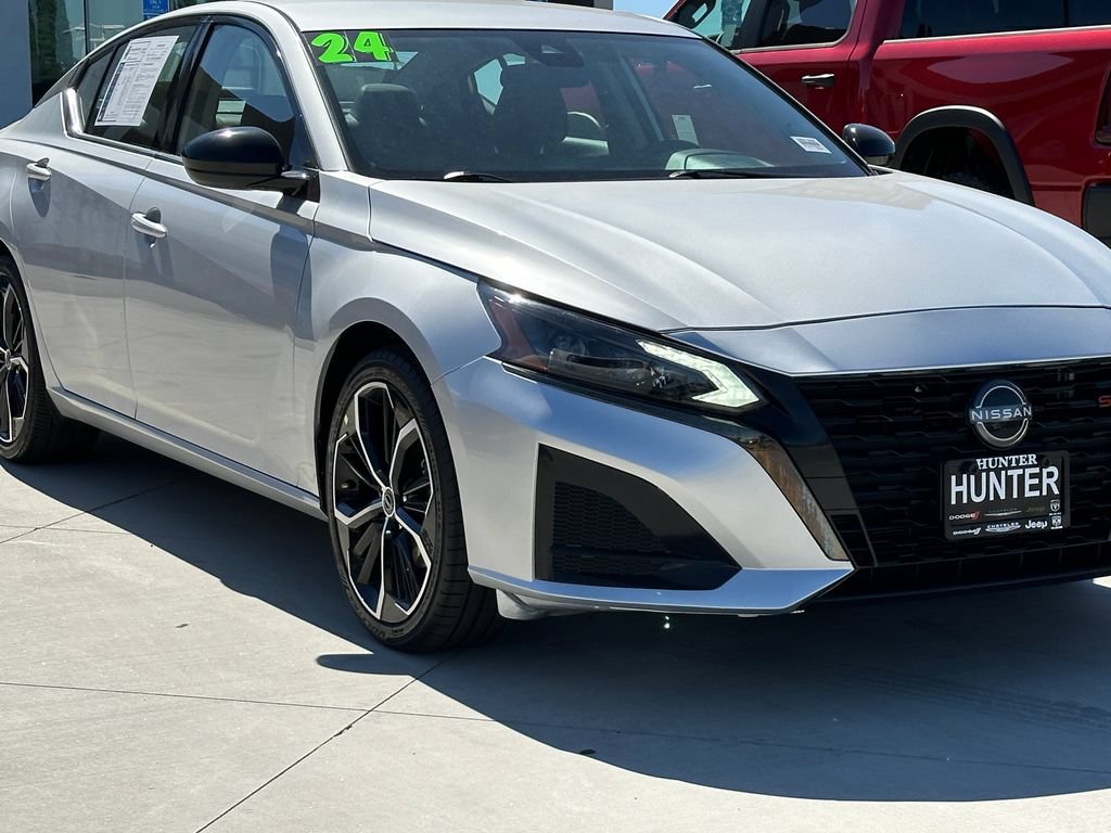 Used 2024 Nissan Altima 2.5 SR FWD image 11