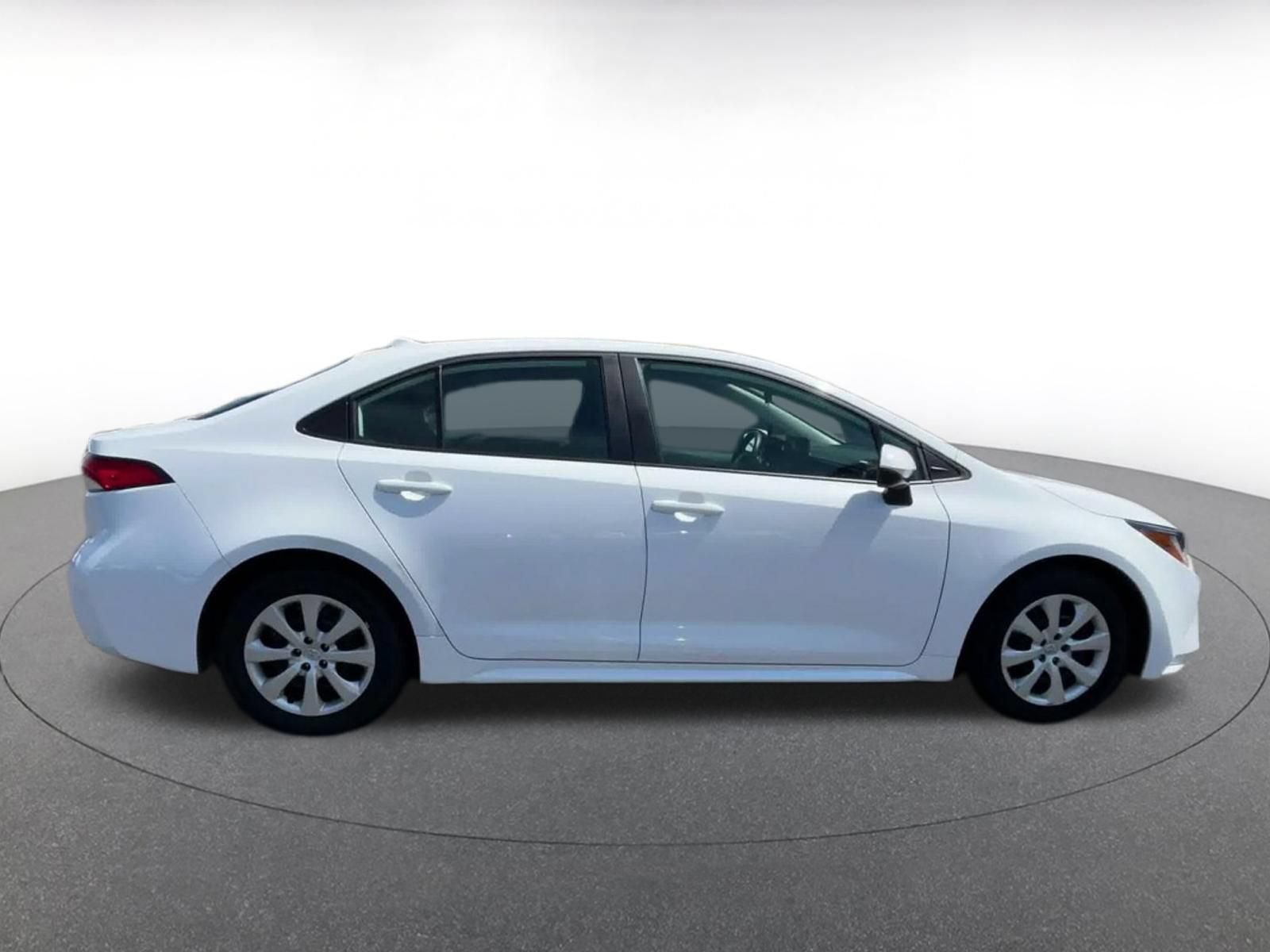 Used 2025 Toyota Corolla LE FWD image 16