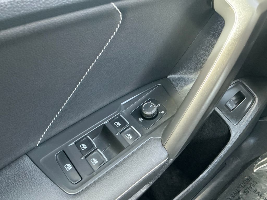 Used 2022 Volkswagen Tiguan SE image 20