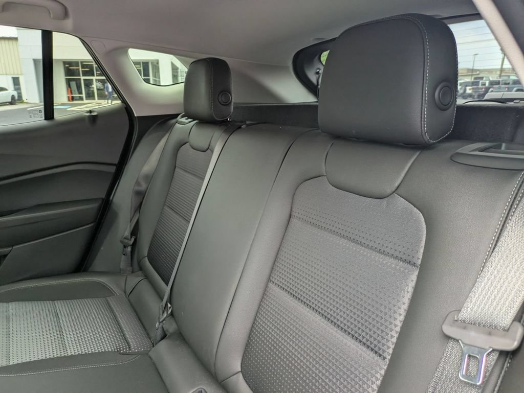 Used 2025 Chevrolet Trax LT FWD image 27