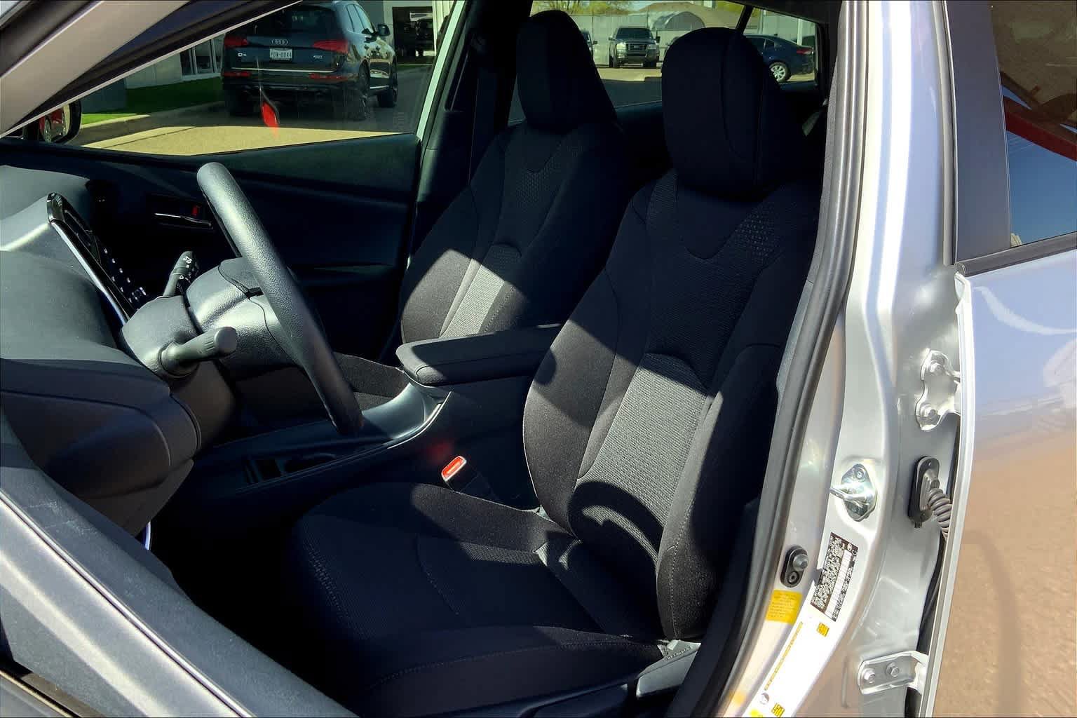 Used 2020 Toyota Prius LE FWD image 8