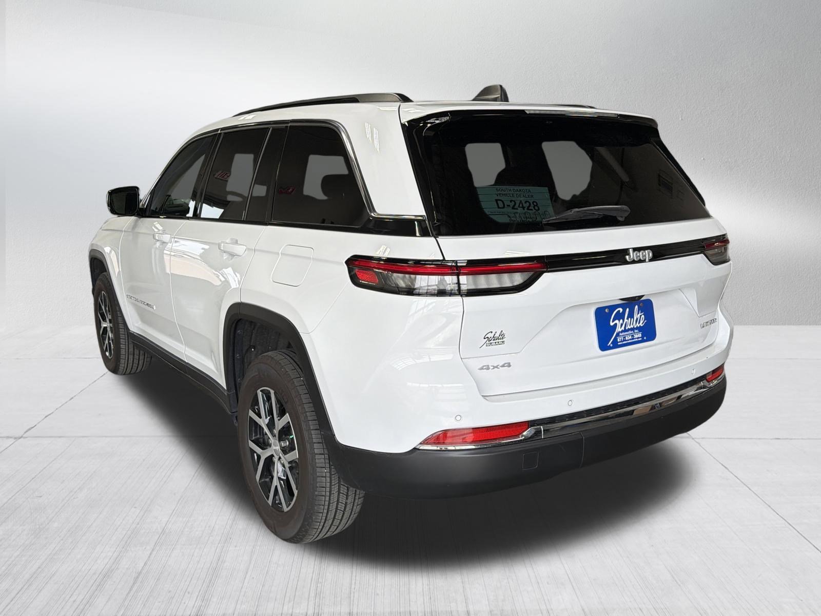 Used 2024 Jeep Grand Cherokee Limited AWD/4WD image 6