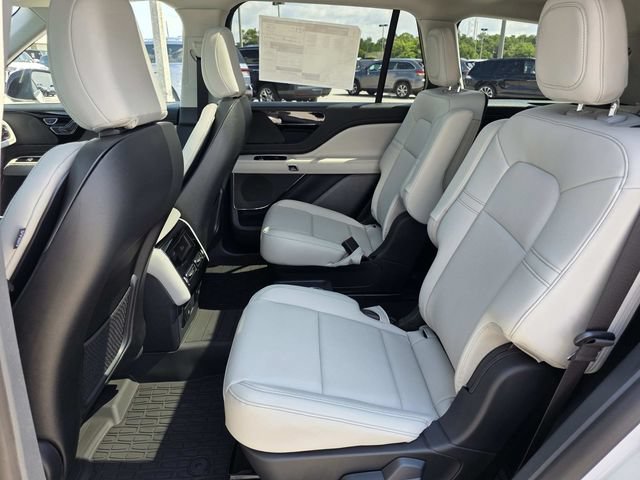 New 2026 Lincoln Aviator 2WD w/ Jet Appearance Package image 6