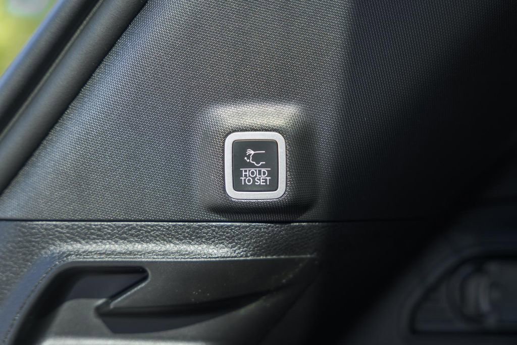 New 2025 Jeep Grand Cherokee Laredo X w/ Luxury Tech Group I image 11