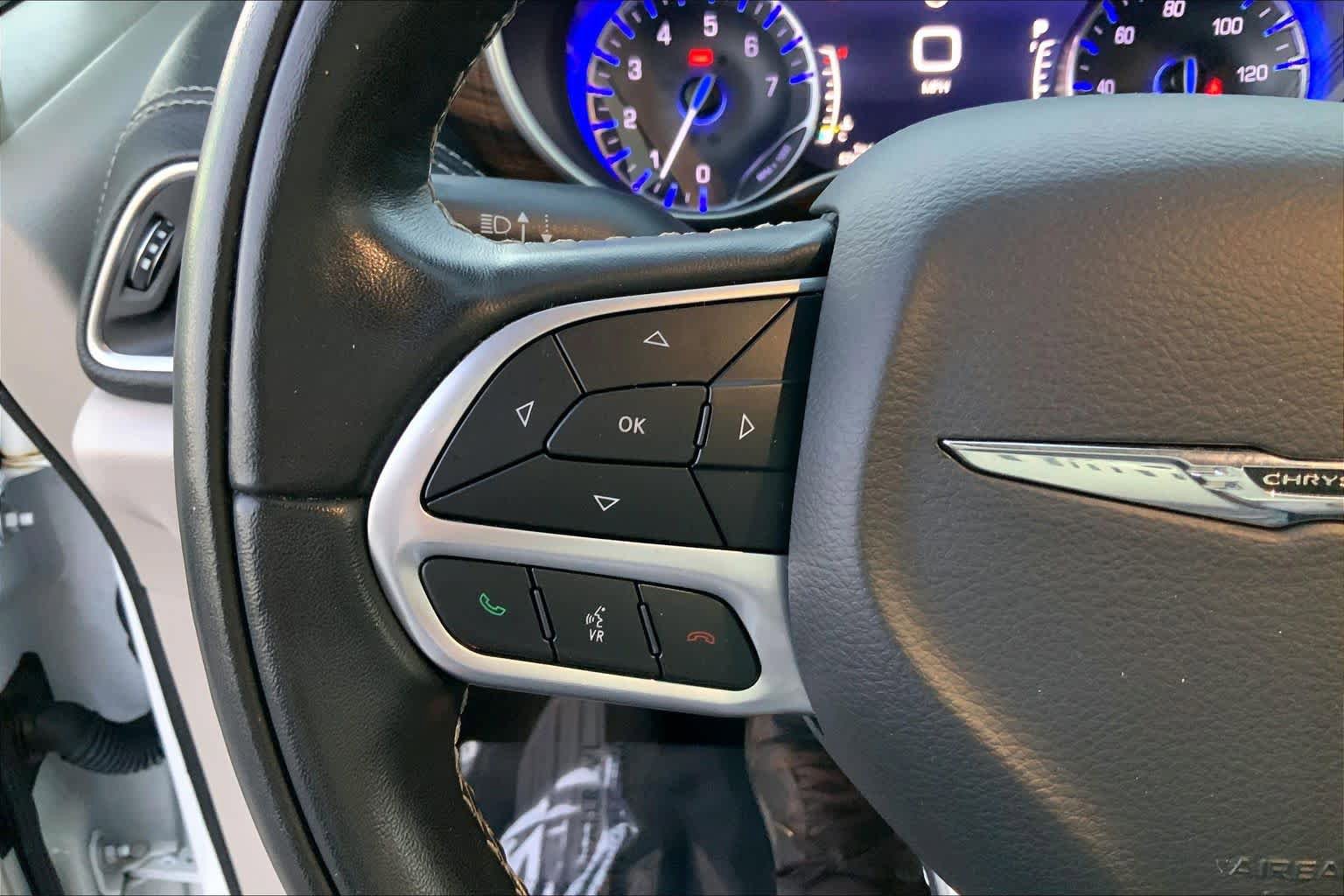 Used 2022 Chrysler Pacifica Limited FWD image 23