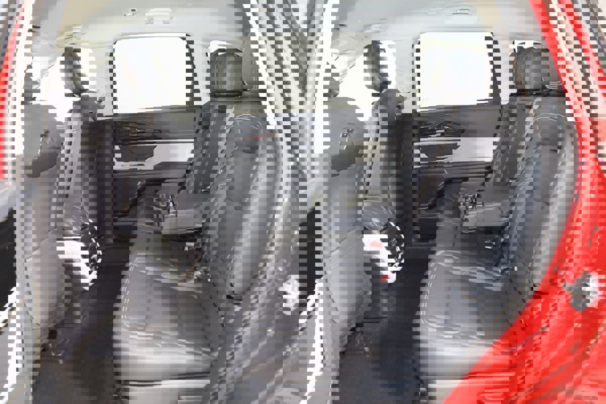 Used 2025 Lincoln Nautilus Premier image 54