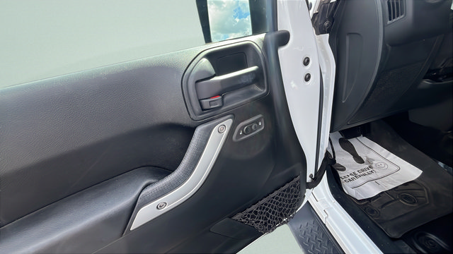 Used 2018 Jeep Wrangler Unlimited Sahara AWD/4WD image 11