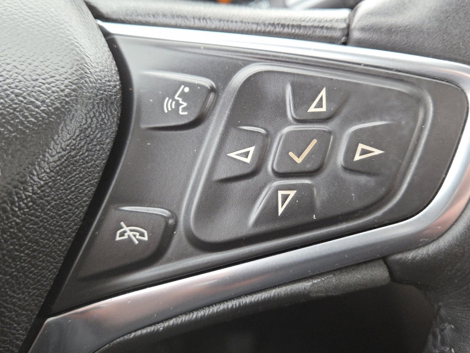 Used 2018 Chevrolet Equinox Premier image 33