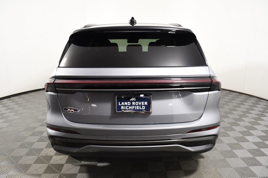 Used 2025 Lincoln Nautilus Reserve image 5