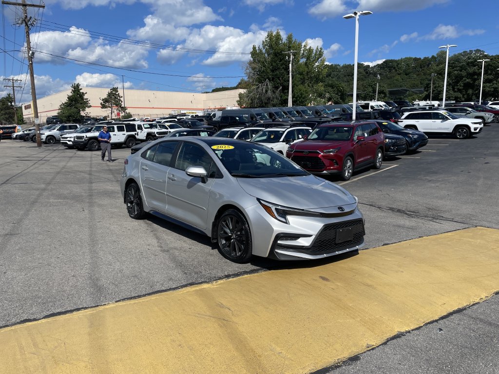 Used 2025 Toyota Corolla XSE FWD image 6