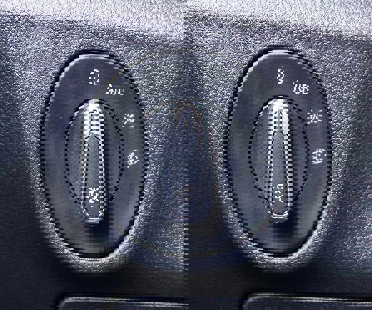 Used 2023 Volkswagen Jetta SE image 41