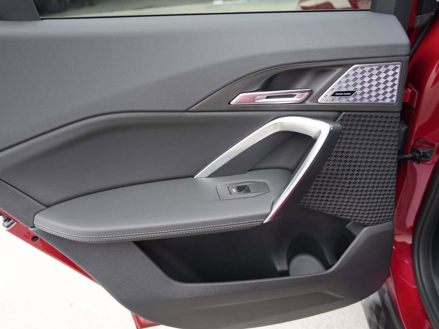 Used 2025 BMW X2 xDrive28i image 14