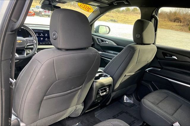 Used 2025 Chevrolet Traverse LT image 37