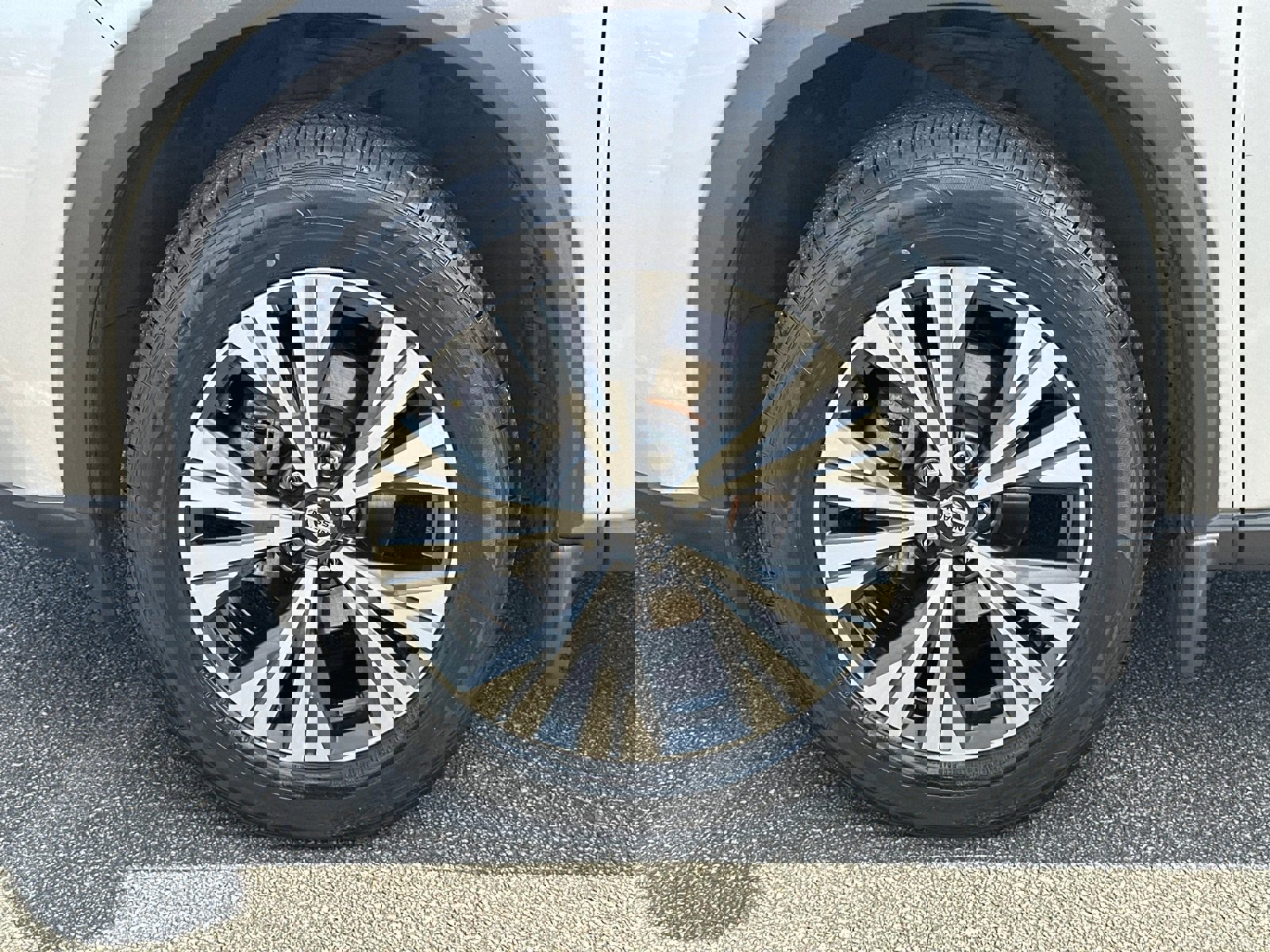 Used 2021 Nissan Rogue SV w/ Premium Package image 11