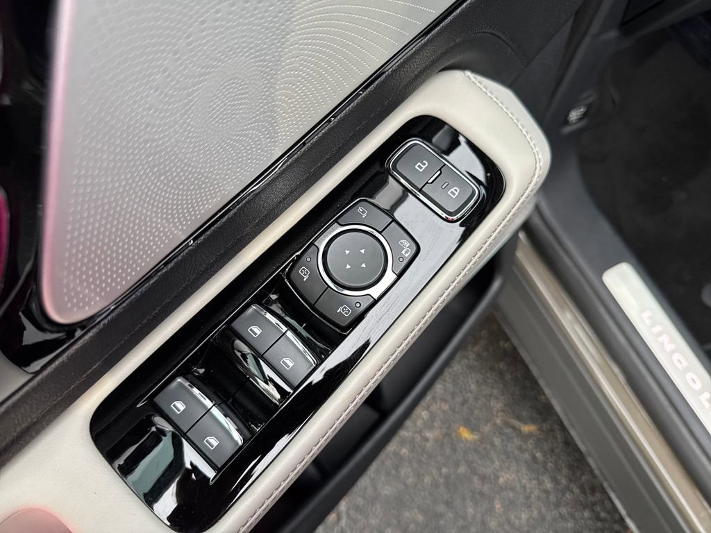Used 2025 Lincoln Aviator Reserve w/ Equipment Group 201A AWD/4WD image 11