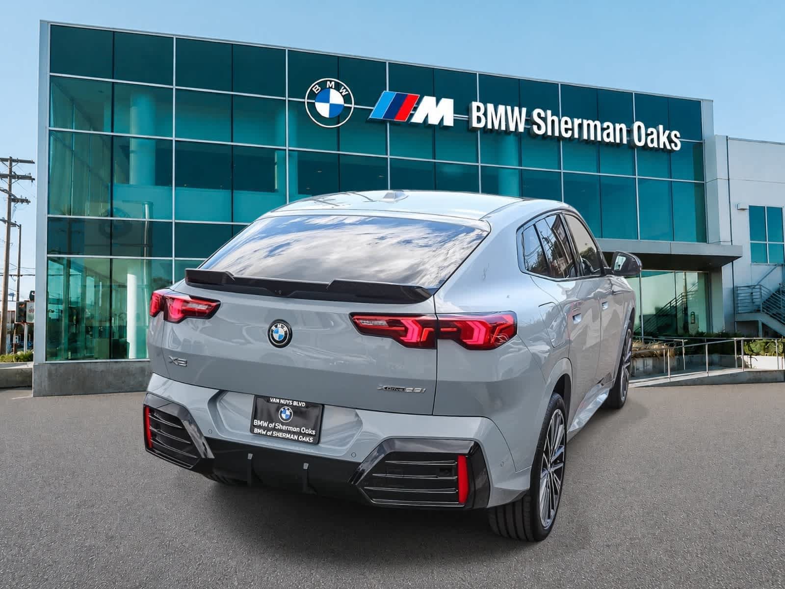 New 2026 BMW X2 xDrive28i w/ Technology Package AWD/4WD image 4