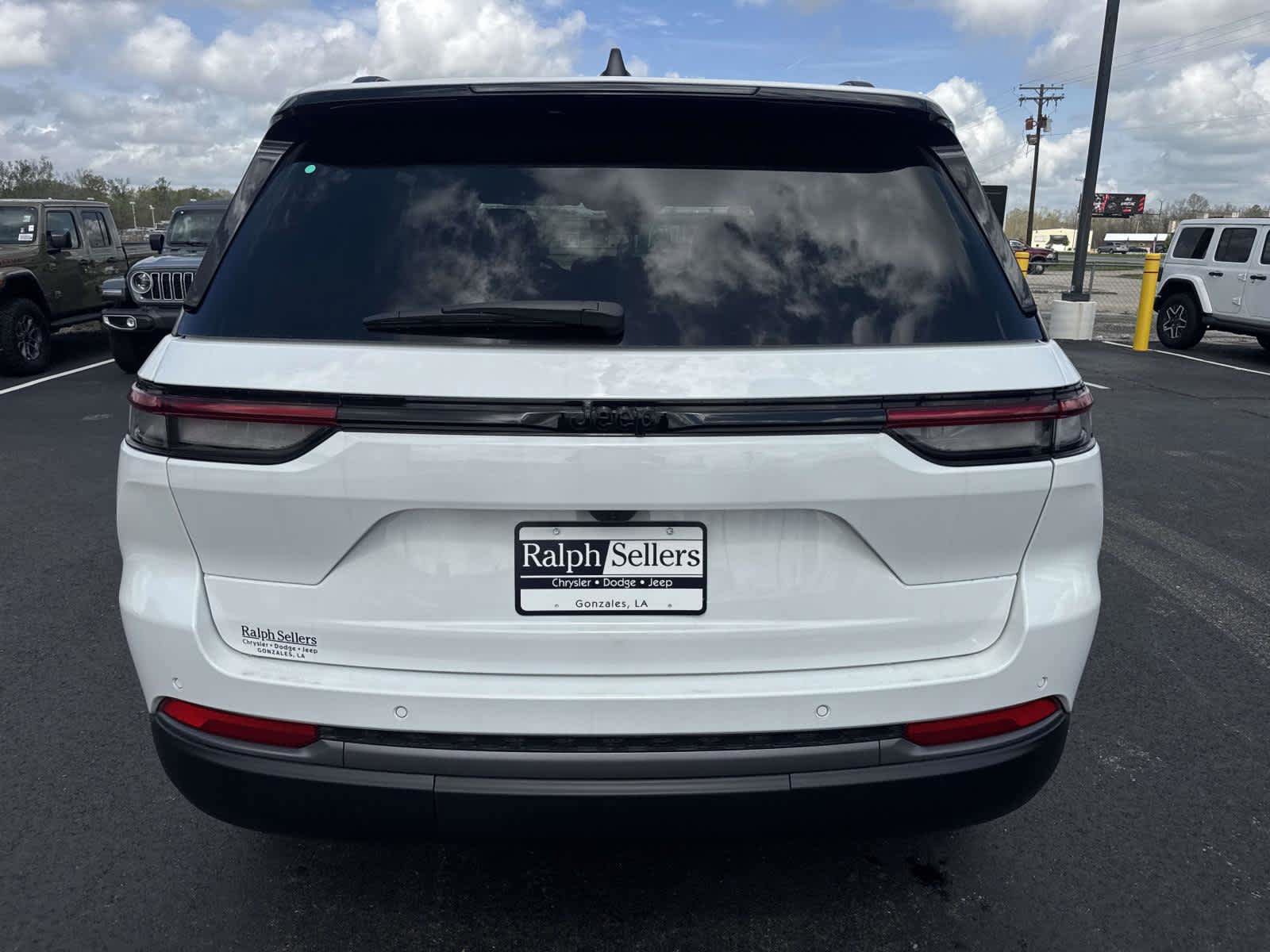 New 2026 Jeep Grand Cherokee Limited w/ Limited Altitude Package RWD image 5