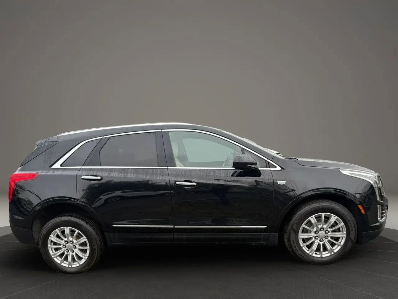 Used 2018 Cadillac XT5 AWD image 4