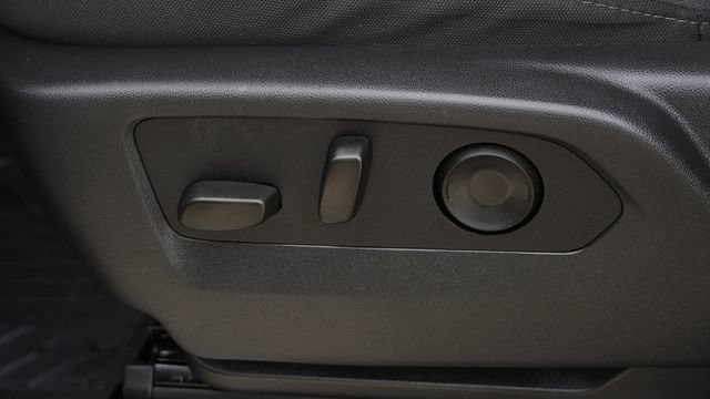 Used 2026 Chevrolet Silverado 1500 LT Trail Boss w/ LPO, Dark Essentials Package AWD/4WD image 19