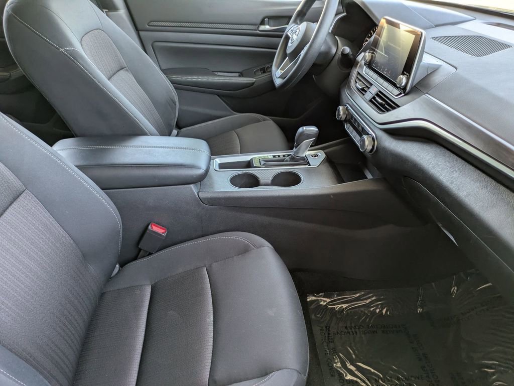 Used 2025 Nissan Altima 2.5 SV image 30