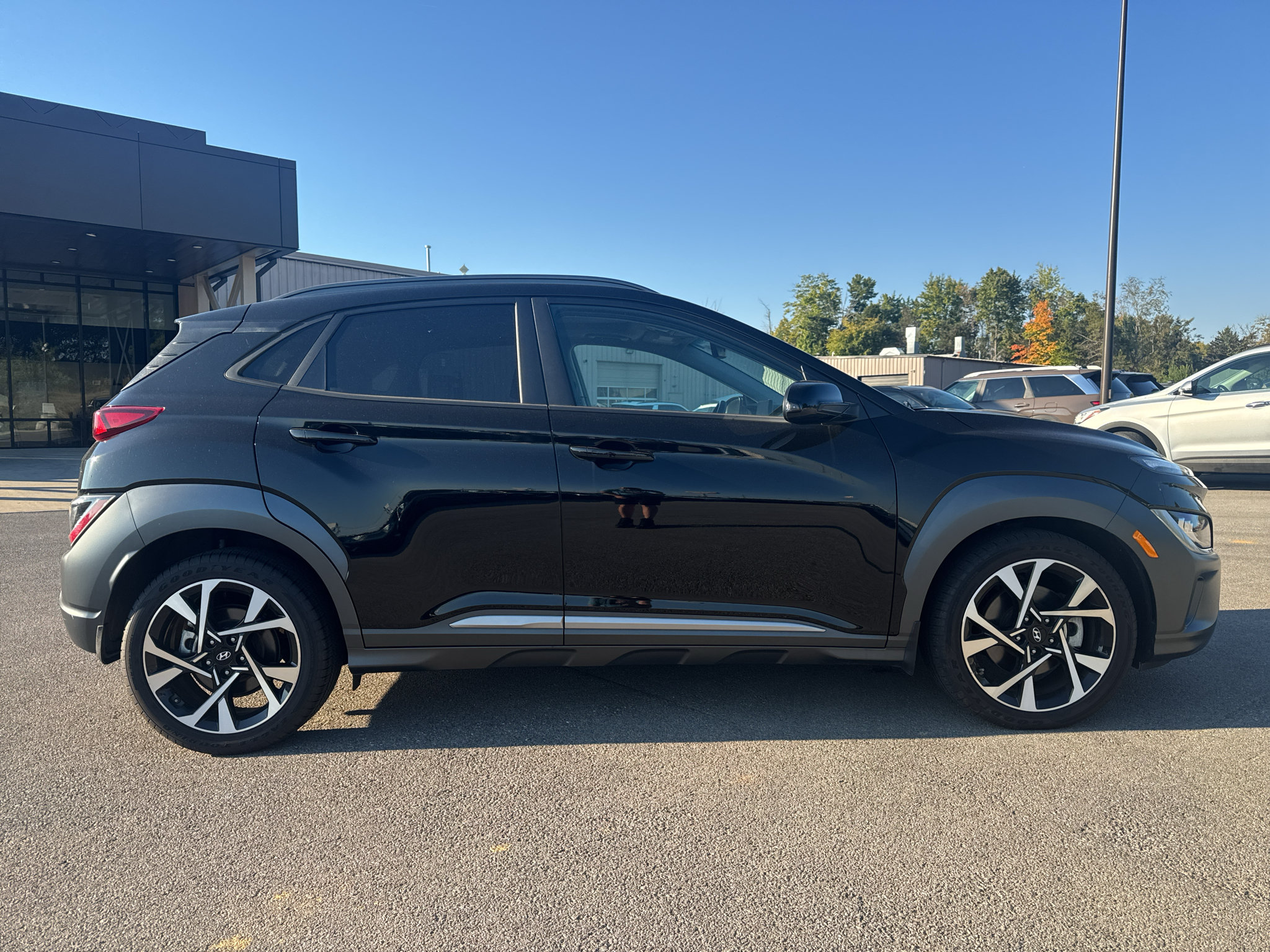 Certified 2022 Hyundai Kona Limited AWD/4WD image 2