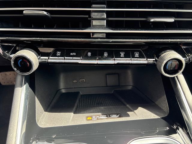 Used 2025 Chevrolet Traverse LT w/ Sun and Wheel Package image 26