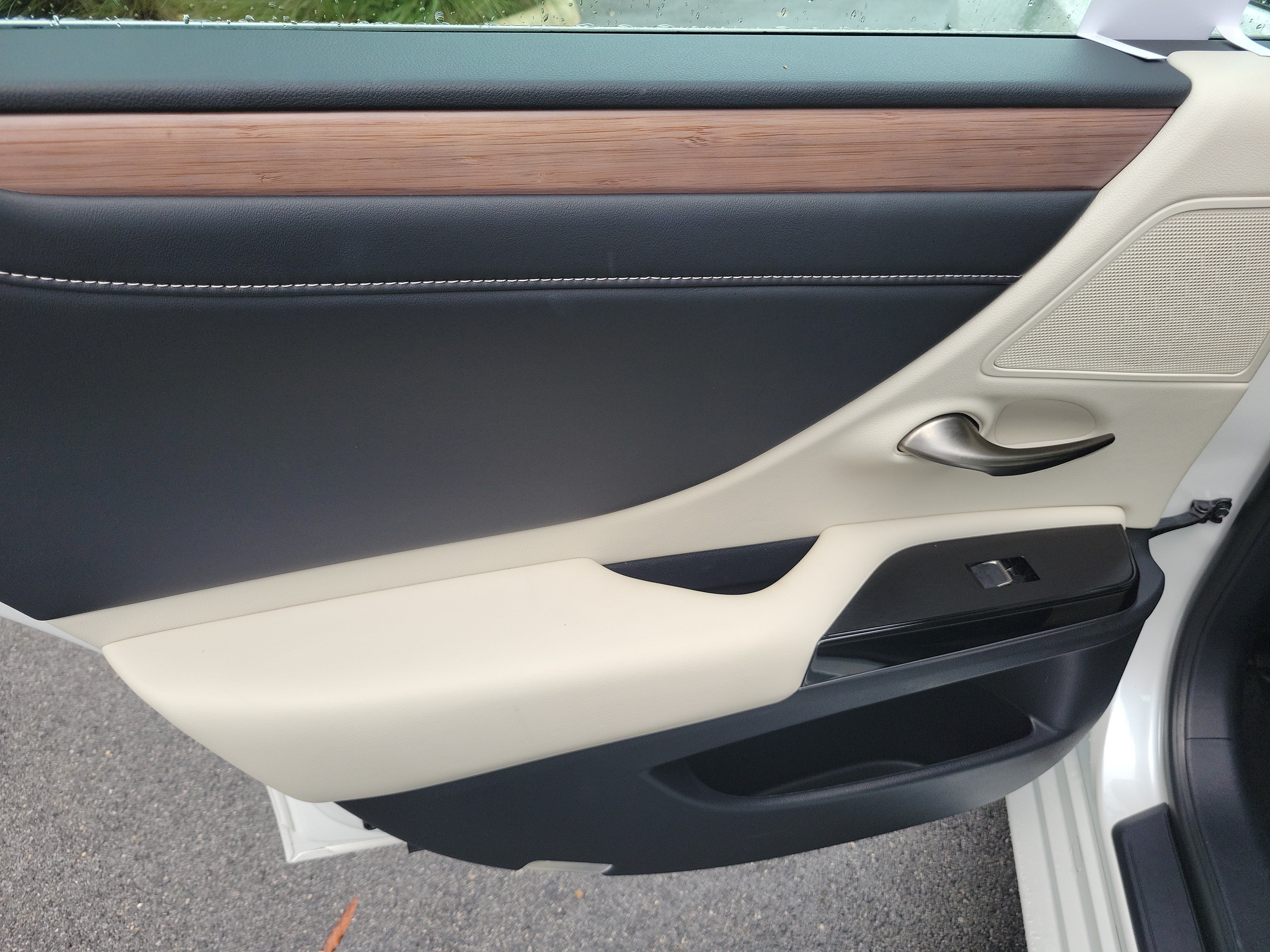 Used 2024 Lexus ES 350 w/ Premium Package FWD image 11