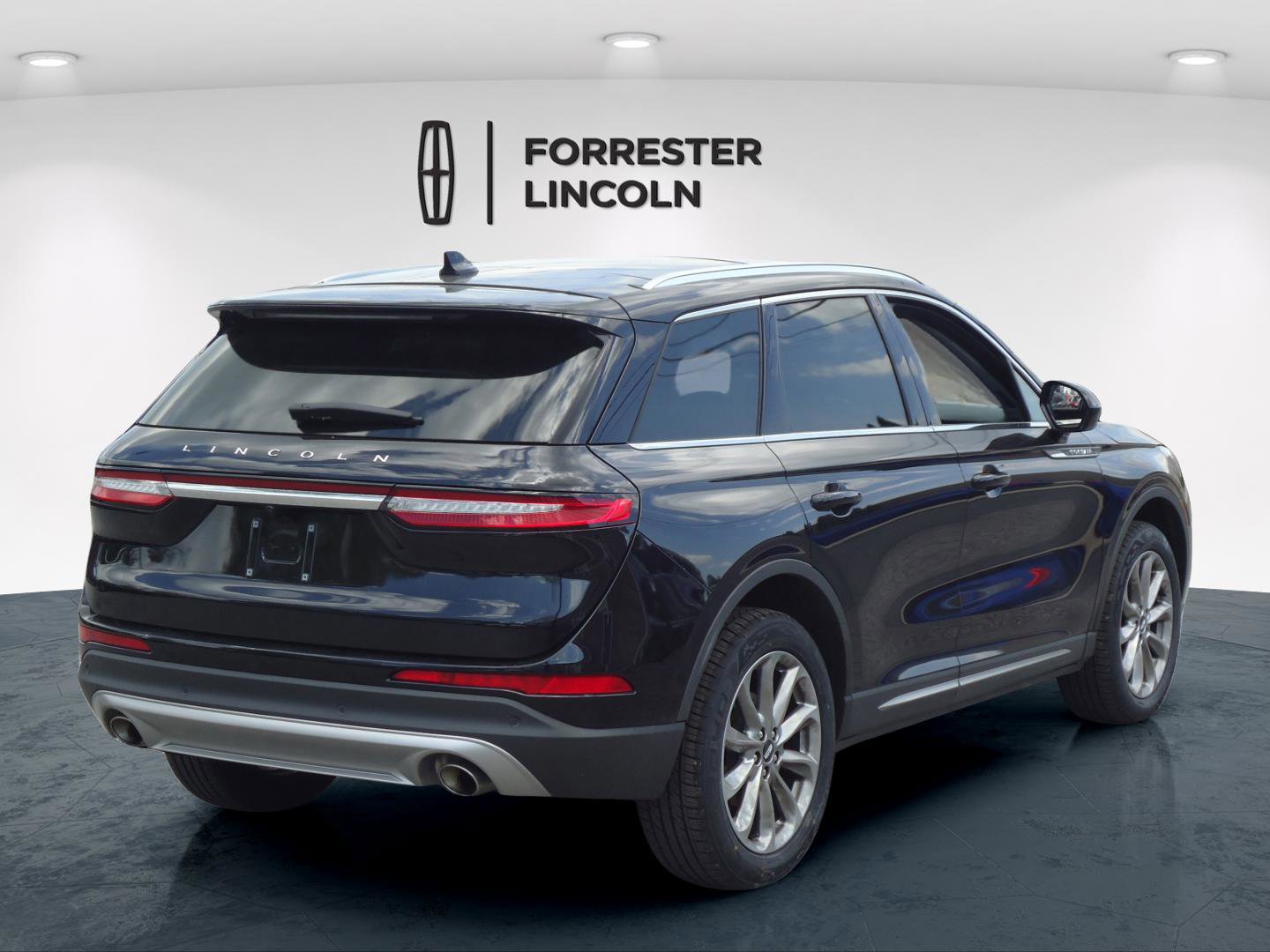 Used 2022 Lincoln Corsair AWD w/ Premium Package image 3