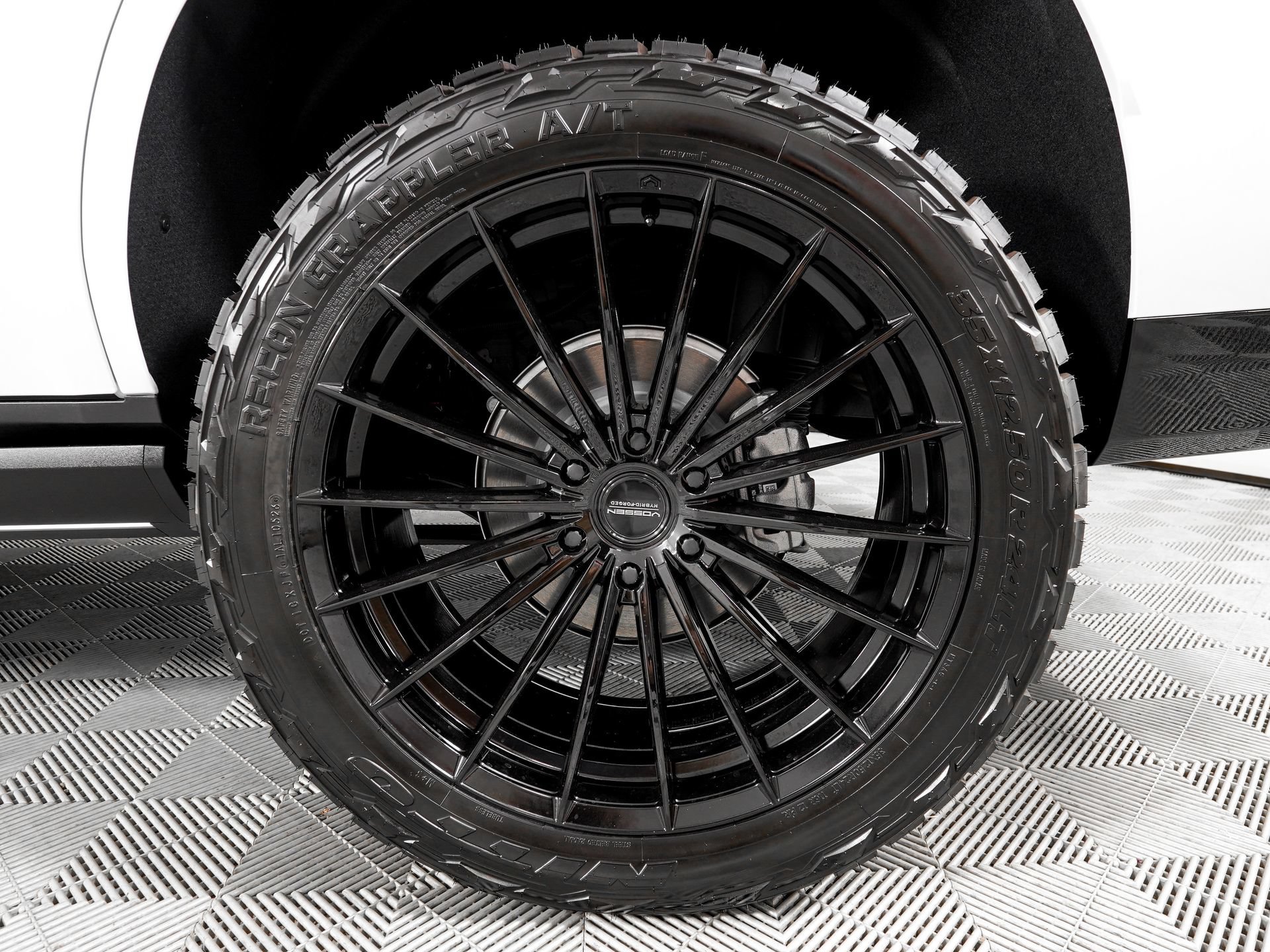Used 2026 Cadillac Escalade Platinum Luxury w/ LPO, Floor Liner Package AWD/4WD image 35