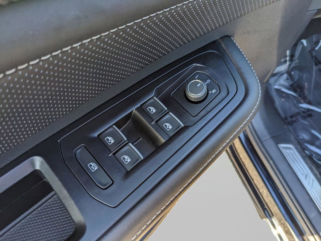 Certified 2025 Volkswagen Atlas Cross Sport SEL R-Line AWD/4WD image 16