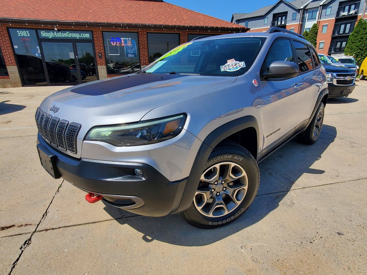 Used 2020 Jeep Cherokee Trailhawk AWD/4WD image 3