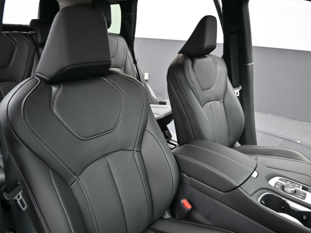 Certified 2025 INFINITI QX60 Luxe image 12