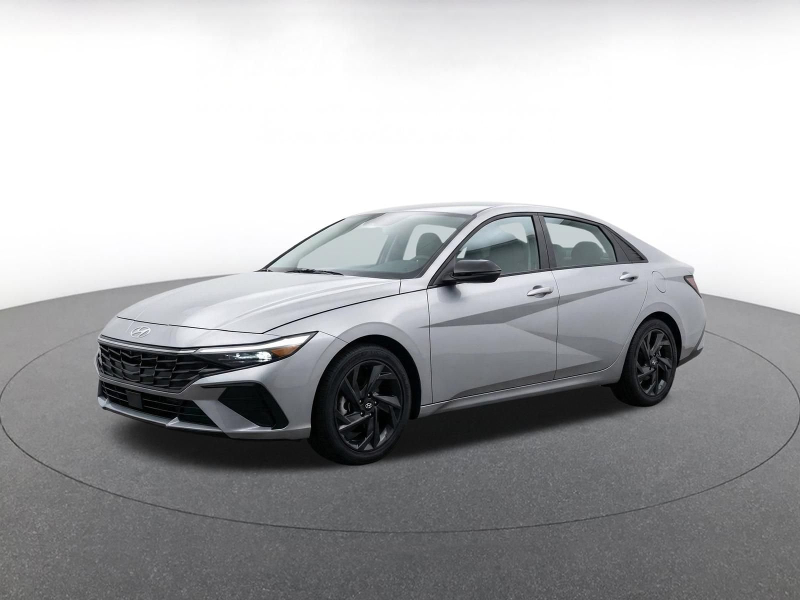 Used 2026 Hyundai Elantra Sport FWD image 3