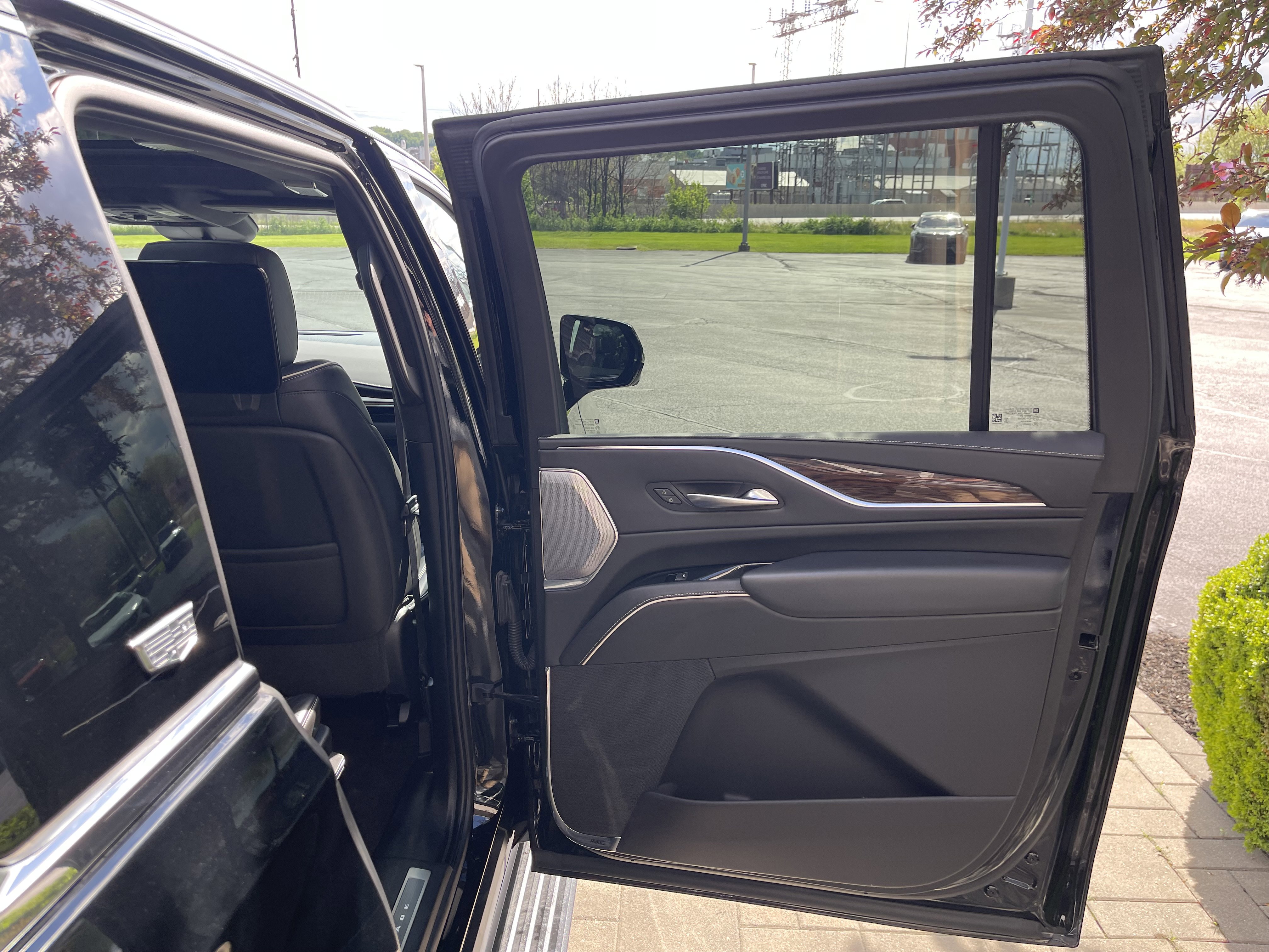 Used 2022 Cadillac Escalade ESV Premium Luxury Platinum AWD/4WD image 26