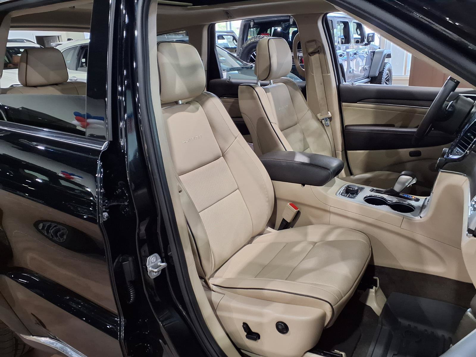 Certified 2020 Jeep Grand Cherokee Summit AWD/4WD image 21