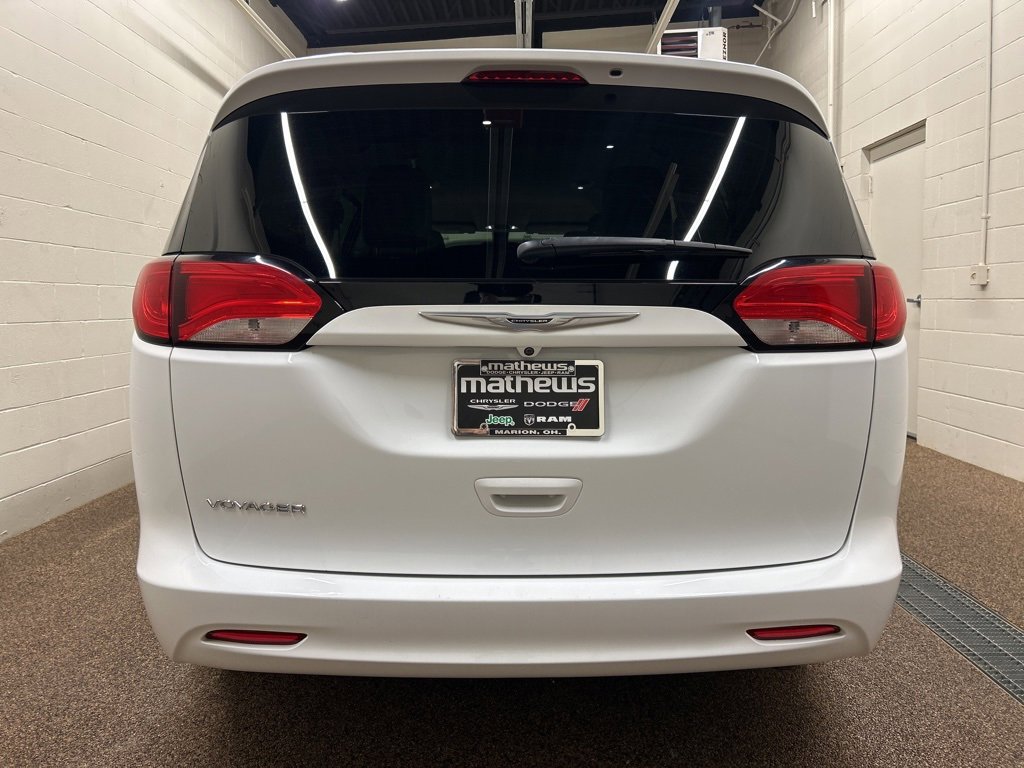 Used 2021 Chrysler Voyager Lxi image 3