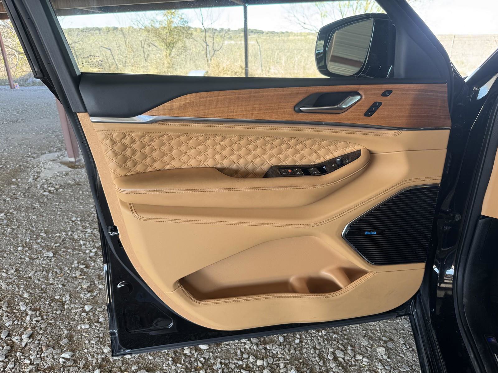 Used 2024 Jeep Grand Cherokee Summit image 25