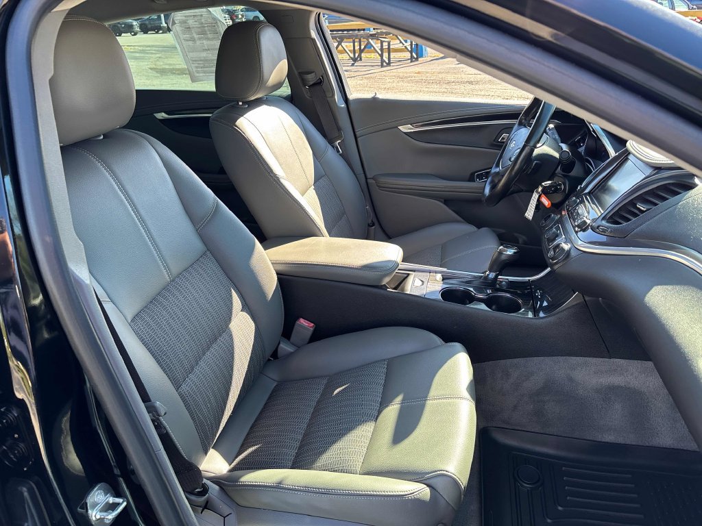 Used 2017 Chevrolet Impala LT FWD image 26